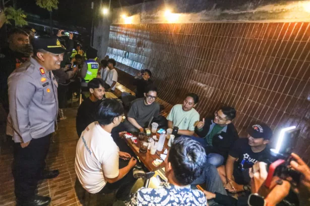 Patroli Hari Ketiga, Pemkot dan Polrestabes Bandung Fokus Edukasi Jam Malam
