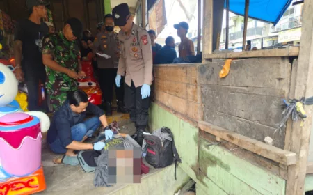 Pria Ditemukan Tewas di Samping Pangkalan Ojek Pasar Andir, Polsek Bayongbong Lakukan Pemeriksaan Pria Ditemukan Tewas di Samping Pangkalan Ojek Pasar Andir, Polsek Bayongbong Lakukan Pemeriksaan