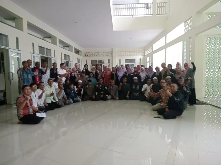 KBA Hadirkan DANDEMPOM III/2 Garut dan Ratusan Jamaah Alumni SMPN 1 Garut KBA "Menata Hati dengan Iman" Hadirkan DANDEMPOM III/2 Garut dan Ratusan Jamaah Alumni SMPN 1 Garut