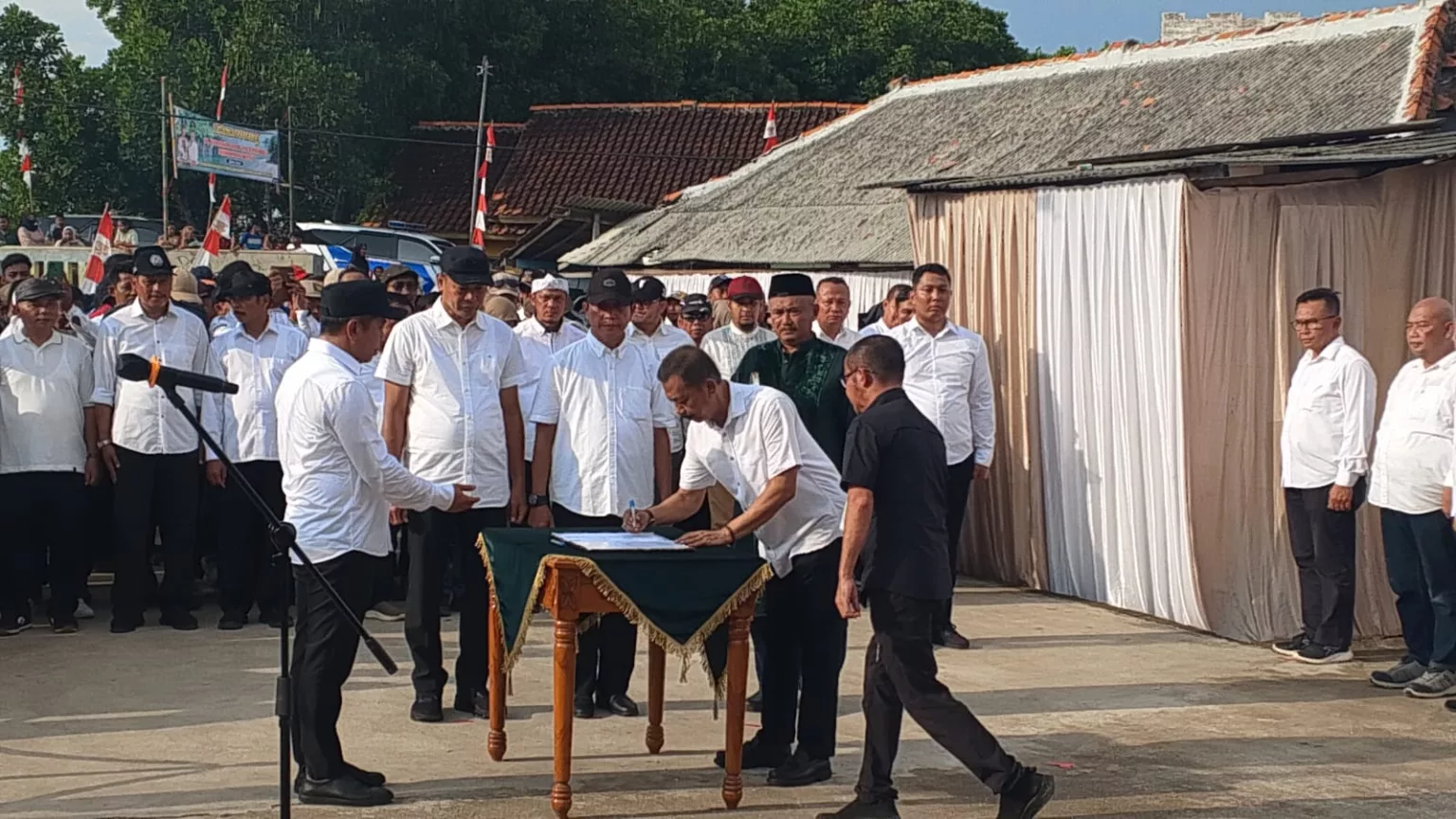 Bupati Karawang Melakukan Rotasi dan Mutasi Pejabat di Kampung Nelayan