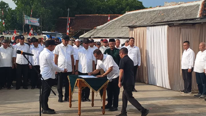 Bupati Karawang Melakukan Rotasi dan Mutasi Pejabat di Kampung Nelayan
