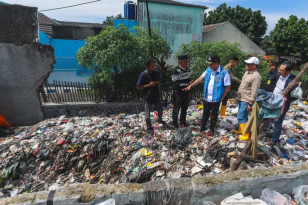 Bandung Darurat Sampah! Wakil Wali Kota Akui Penanganan Terhambat, Warga Didorong Swadaya