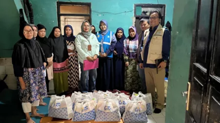 UP3 Bandung Gandeng YBM Bagikan Sembako Bagi Lansia dan Dhuafa