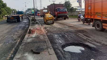 Usai Viral , PPK Jawa Barat Mulai Perbaiki Jalan Rusak di Jalur Pantura PPK Jawa Barat Mulai Perbaiki Jalan Rusak di Jalur Pantura