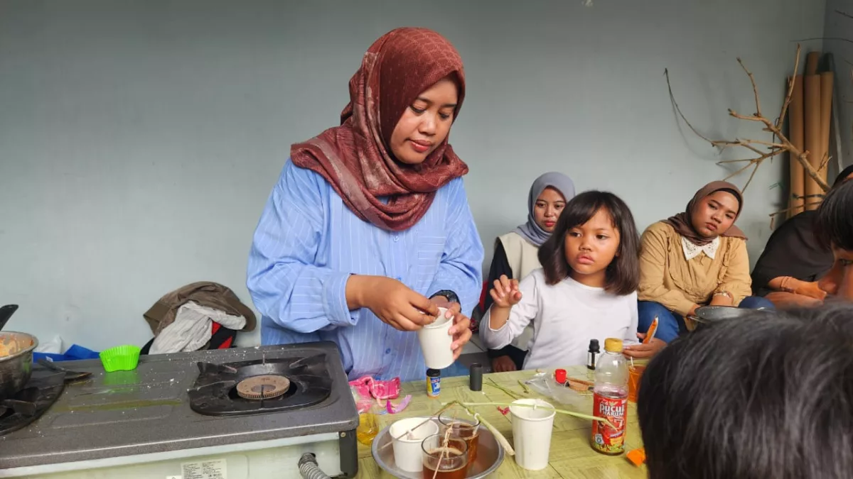 Kegiatan dialog lintas iman di Kabupaten Majalengka, Jawa Barat, kali ini tidak berhenti pada saling tukar gagasan saja. Para peserta—mulai dari komunitas Gusdurian