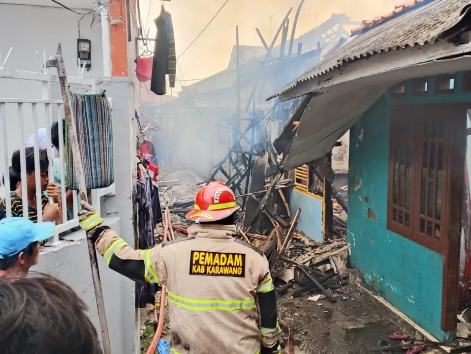 Empat Rumah di Karawang Barat Terbakar, Korsleting Listrik Diduga Jadi Penyebab Kebakaran di Karawang