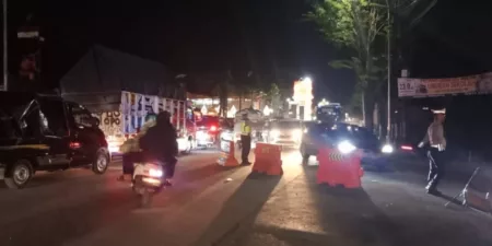 Antrian kendaraan panjang di Simpang empat Sigobing Tarogong Garut
