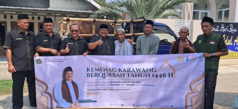 Kemenag Karawang Salurkan Kurban ke Warga Terdampak Banjir