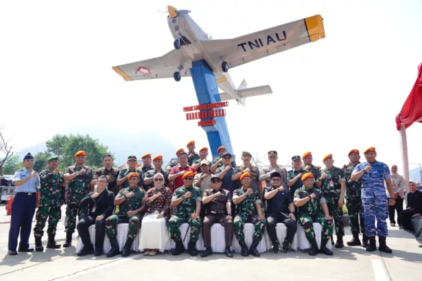 Peresmian Monumen Pesawat AS 202 Bravo di Garut