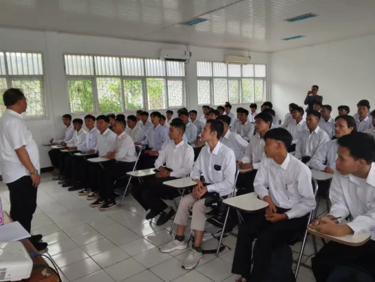 Para Pencari Kerja di Karawang