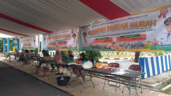 Warga Antusias Serbu Pasar Murah Pemkot Tasikmalaya