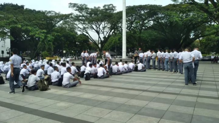 Anggota Paskibraka Kota Bandung sedang Berlatih di Balaikota Bandung