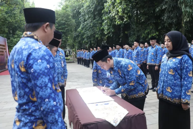 Sebanyak 98 Calon Pegawai Negeri Sipil (CPNS) formasi tahun 2024 resmi dilantik di lingkungan Pemerintah Kabupaten Purwakarta