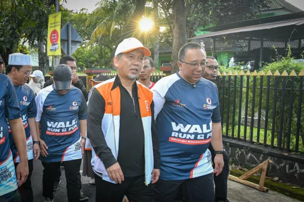 Presiden PKS Al Muzzammil Yusuf Memimpin Acara Walk Run and Fun di Hayl KH Hilmi Aminuddin