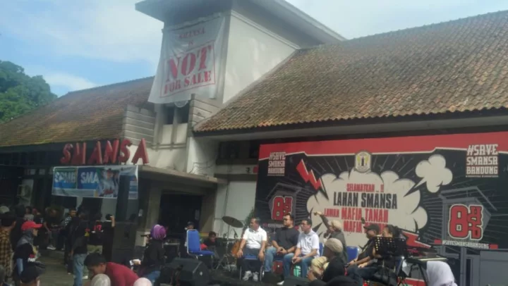 Talk Show yang di gelar para alumni menggalang dukungan untuk menyelamatkan SMAN 1 Bandung