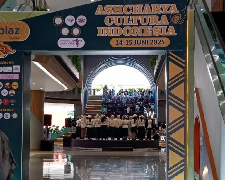 Travel Mart UNIGA Dorong Mahasiswa Ciptakan Inovasi Pariwisata Kabupaten Garut Travel Mart bertema "Ashcharya Cultura Indonesia" di Amphitheater Swiss Van Java – Ciplaz Garut