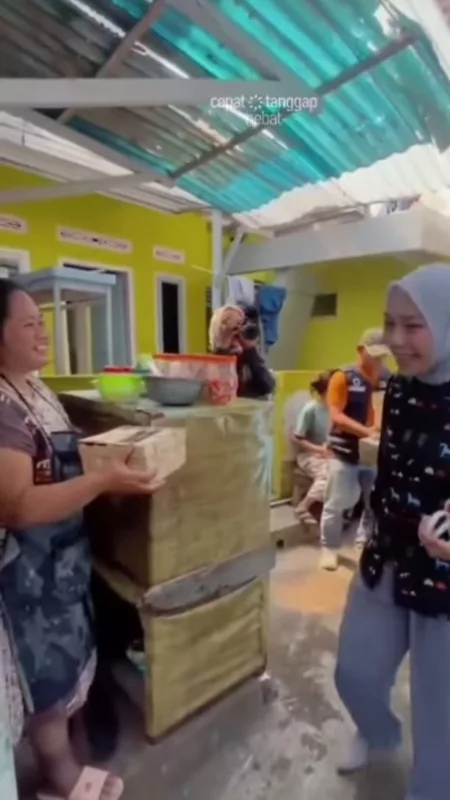 Putri Karlina Berkurban di Idul Adha 1446 H, Distribusikan 100 Paket Daging ke Warga Kaum Lebak Wakil Bupati Garut Putri Karlina