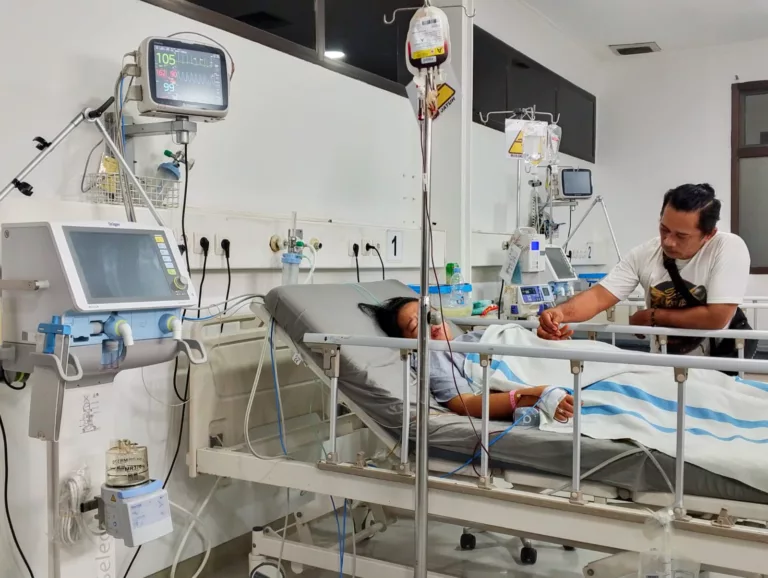 Perempuan di Karawang Timur Ditusuk Tetangga Saat Beli Pulsa, Pelaku Bawa Samurai Perempuan di Karawang Timur Ditusuk Tetangga Saat Beli Pulsa, Pelaku Bawa Samurai