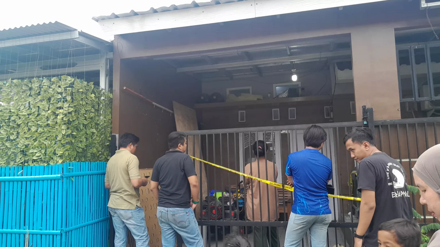 Diduga Karena Cemburu, Suami di Karawang Gorok Istri hingga Tewas