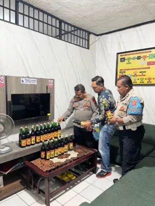 Peredaran Miras Ilegal Masih Subur di Kuningan, Penjual Hanya Diganjar Tipiring Peredaran Miras Ilegal Masih Subur di Kuningan, Penjual Hanya Diganjar Tipiring