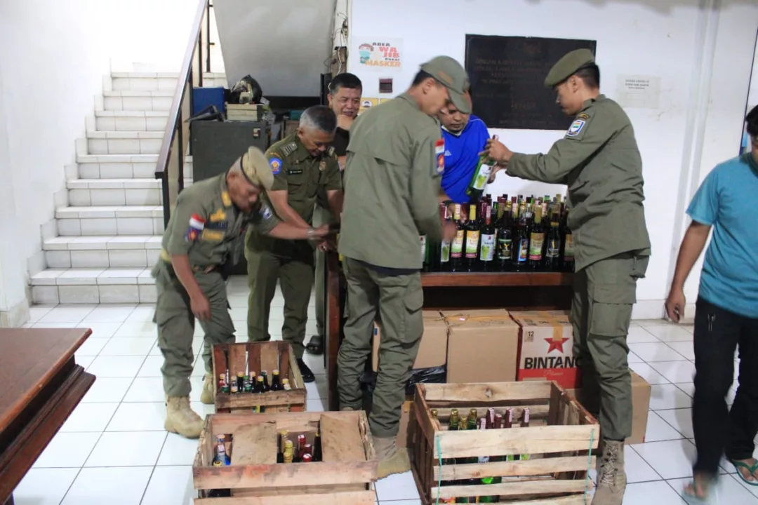 Erwin Kibarkan Bendera Perang: Minol adalah Musuh Kota Bandung Erwin Kibarkan Bendera Perang: Minol adalah Musuh Kota Bandung