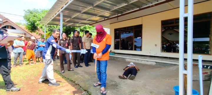 Polres Kuningan Gelar Rekonstruksi Pembunuhan Lansia oleh Keponakan Sendiri