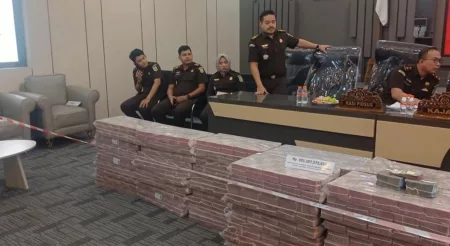 Penyitaan Uang Rp 101 Miliar oleh Kejari Karawang Dipertanyakan, Praktisi Hukum Soroti Urgensi dan Tujuan Aksi Pamer Uang Penyitaan Uang Rp 101 Miliar oleh Kejari Karawang Dipertanyakan, Praktisi Hukum Soroti Urgensi dan Tujuan Aksi Pamer Uang