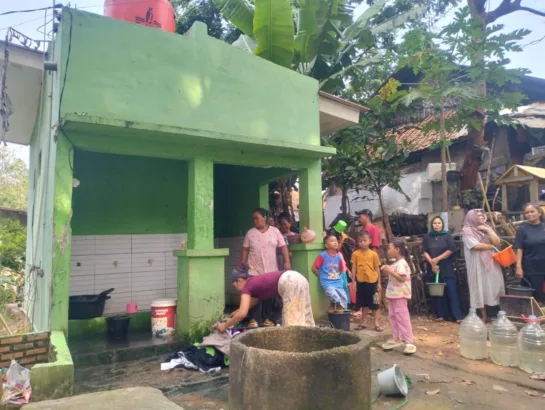 Janji Dedi Mulyadi Diingkari, Warga Karawang Masih Minum Air dari Kuburan