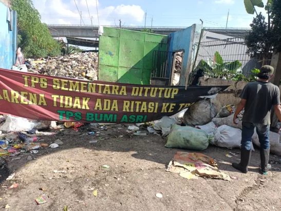Krisis Sampah di Bandung Memburuk, TPS Bumi Asri Ditutup, Warga Resah
