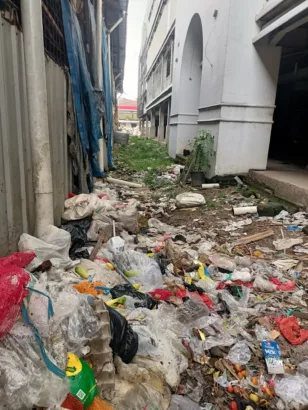 Sampah Kembali Menumpuk di Pasar Suci, Penataan Dinilai Setengah Hati