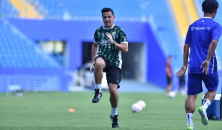 Para Pemain Baru Pertama Kali Mendapatkan Gempuran Fisik di Persib, Begini Kata Miro Petric Para Pemain Baru Pertama Kali Mendapatkan Gempuran Fisik di Persib, Begini Kata Miro Petric