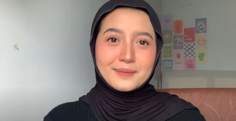 Mustika Riana ungkap lip care routine menggunakan Noera