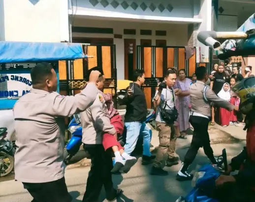 Polsek Pameungpeuk Gagalkan Percobaan Bunuh Diri Pelajar SD di Menara Seluler