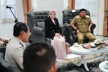 Teh Aanya DPD RI Pertama Sambangi Garut, Bupati Titip 3 Aspirasi Krusial Anggota DPD RI Aanya Rina Casmayanti Belanja Aspirasi di Pemda Garut