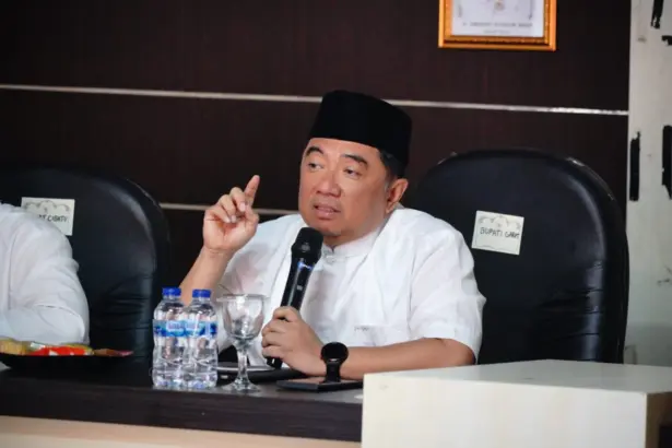 Bupati Garut, Abdusy Syakur Amin