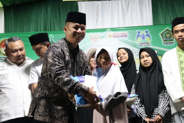 Tabligh Akbar dan Santunan di Garut Kota, Warga Tumpah Ruah Peringati 1 Muharram Camat Garut Kota, Rena Sudrajat,