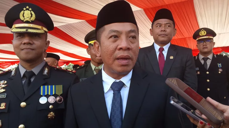 Bupati Karawang Tegaskan Disdikpora Harus Awasi Ketat SPMB, Bila Ditemukan Pelanggaran Tak Segan Ambil Langkah Tegas Bupati Karawang Tegaskan Disdikpora Harus Awasi Ketat SPMB, Bila Ditemukan Pelanggaran Tak Segan Ambil Langkah Tegas
