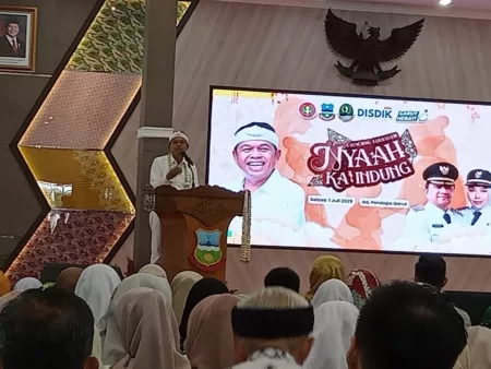Gubernur Jawa Barat Dedi Mulyadi saat launching program nyaah KA indung di Garut