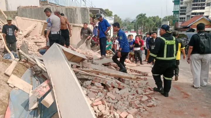 Pekerja Bangunan Tewas Tertimpa Material Cor di Ciharendong, Kuningan