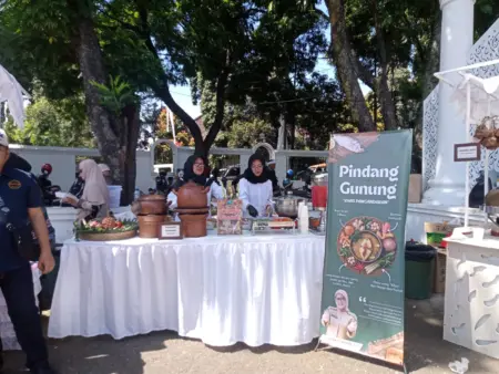 Jelang Pesta Rakyat Pernikahan Putri Wakil Bupati Garut, Ribuan Warga Antusias Sambut Kuliner Gratis dari 22 Kabupaten