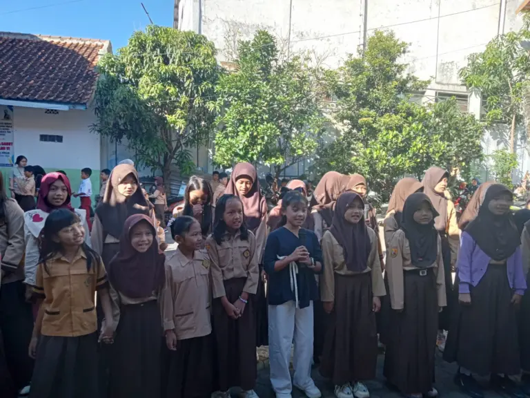 Penutupan MPLS SDN Paminggir 4 Garut, Siswa Tampilkan Ekstrakurikuler dengan Penuh Semangat Penutupan MPLS SDN Paminggir 4 Garut, Siswa Tampilkan Ekstrakurikuler dengan Penuh Semangat