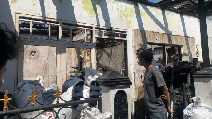 Korsleting Listrik Picu Kebakaran di Cicadas, Satu Rumah Ludes Terbakar