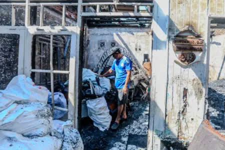 Wakil Wali Kota Bandung Tinjau Lokasi Kebakaran di Cikutra, Janji Bantu Perbaikan Rumah Warga Wakil Wali Kota Bandung Tinjau Lokasi Kebakaran di Cikutra, Janji Bantu Perbaikan Rumah Warga