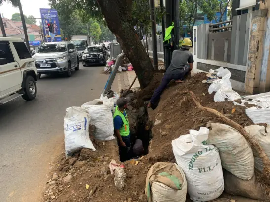 Proyek Galian Kabel Listrik di Jalan Gatot Subroto Dikeluhkan Warga, PLN Janjikan Selesai dalam Sebulan