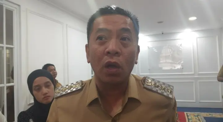 Bupati Karawang Ancam Copot Kepala Sekolah yang Bebani Orang Tua Siswa