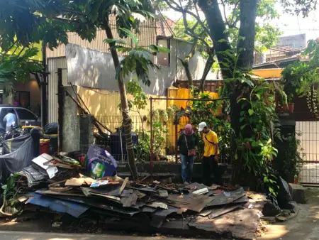 PKL di Jalan Anggrek Digusur Tanpa Pemberitahuan, Warga Protes Tindakan Mendadak Satpol PP PKL di Jalan Anggrek Digusur Tanpa Pemberitahuan, Warga Protes Tindakan Mendadak Satpol PP