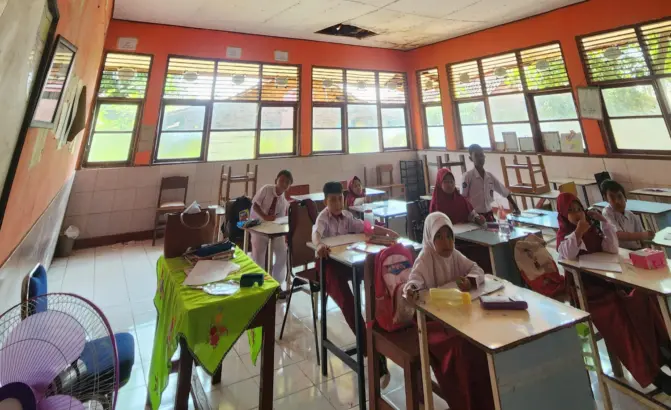 Infrastruktur Pendidikan di Karawang Memprihatinkan: SDN Tamelang 2 Nyaris Roboh dan Hanya Punya Satu Toilet