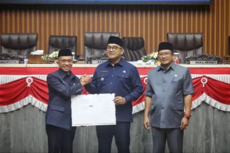 DPRD Kota Bandung Setujui Dua Raperda Strategis DPRD Kota Bandung Setujui Dua Raperda Strategis