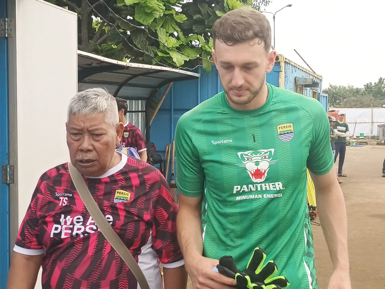 Mario Jozic Menanti Debut Adam Przybek