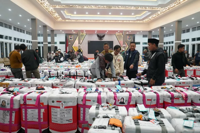 Kloter 40 Jemaah Haji Garut Tiba, Satu Wafat di Tanah Suci Kloter 40 Jemaah Haji Garut Tiba di Pendopo